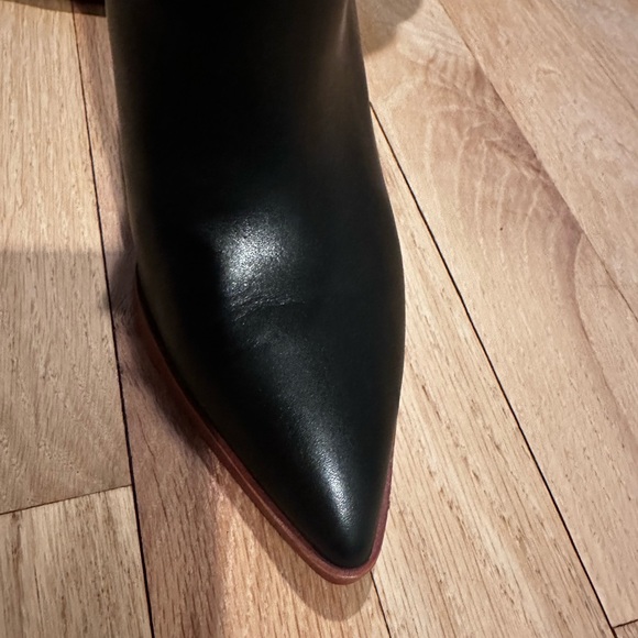 New condition Vincent Camuto all leather booties! - Picture 7 of 9